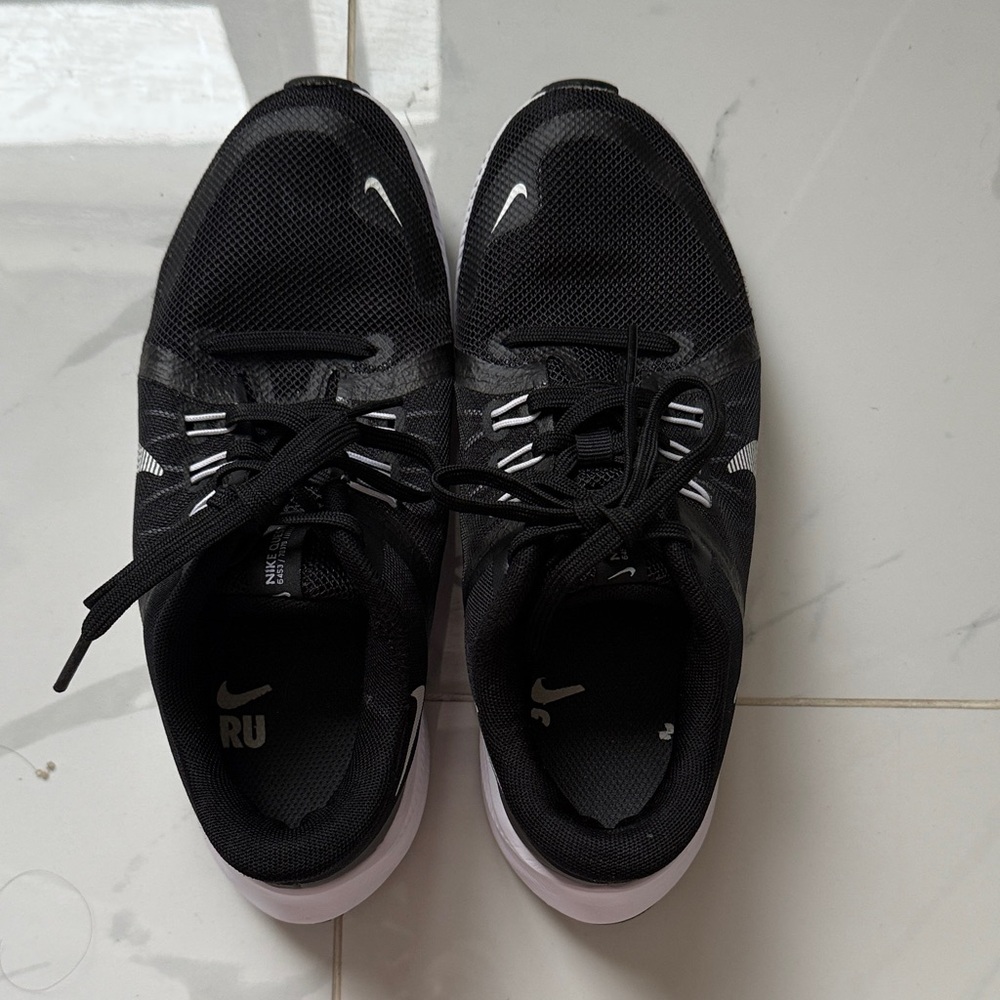 Nike Women’s Black and White Athletic Shoes